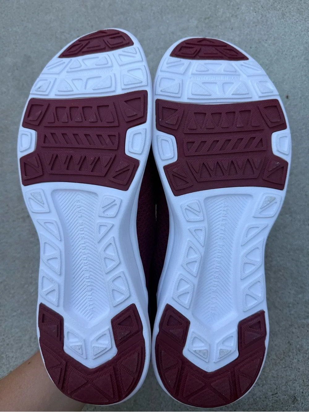 APL Techloom Tracer Knit Lowtop Running Sneaker in Burgundy Size 7.5